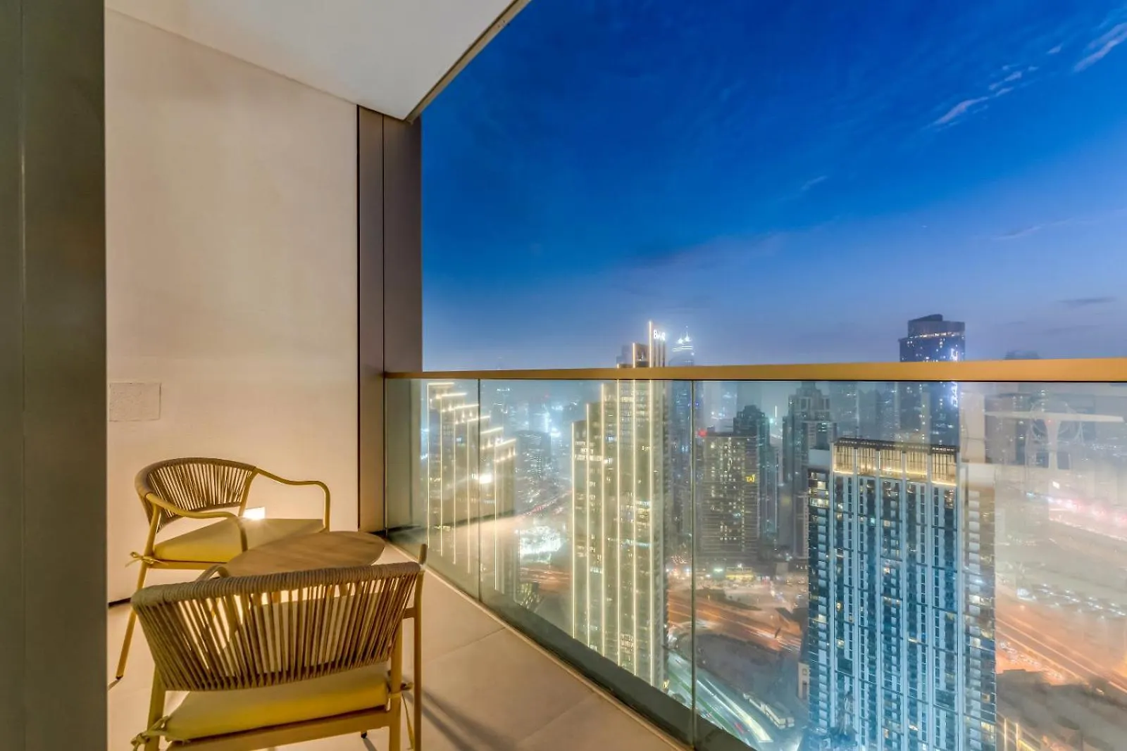 Apartment Skyline View, Stay High Rise Luxury Next To Burj Dubai